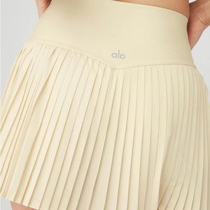 Never worn! ALO YOGA Grand Slam Tennis Skirt size Small
